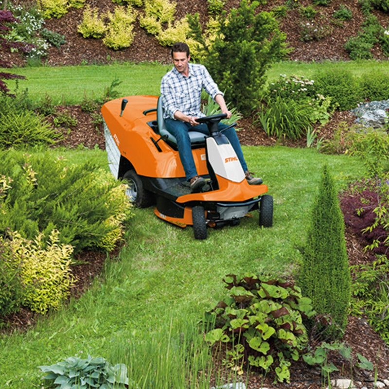 Tractoras pentru tuns iarba STIHL RT 5112 Z benzina motor 16.6 CP latime lucru 110 cm cos colector 350 L