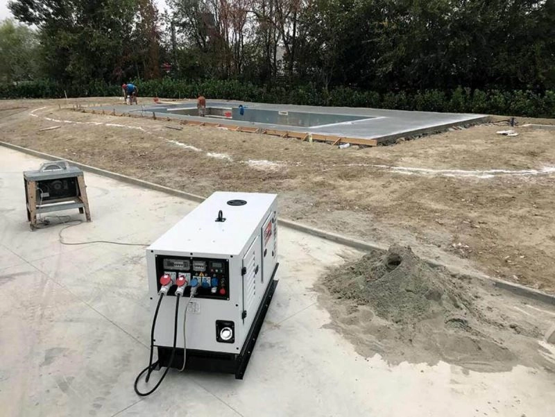 Generator de curent insonorizat GENMAC Infinity G15 putere maxima 12 kW 400V motor YANMAR Diesel rezervor 100 L DSE-4510+WH+CLH+FLP