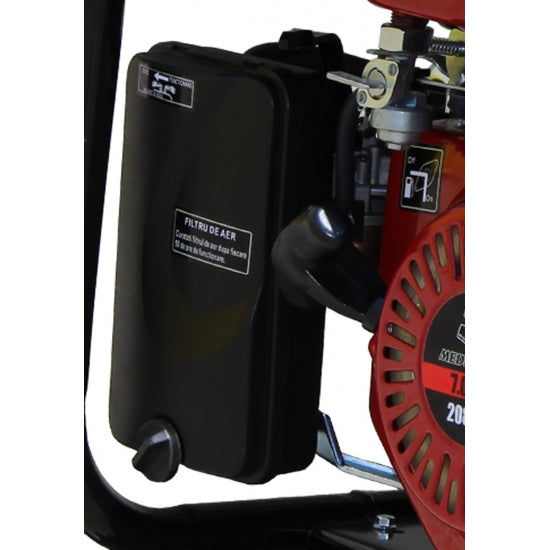 Pachet generator curent Media Line MLG 3500/2 putere 2.6 kW 230 V benzina pornire manuala AVR rezervor 15 L + Ulei de motor AgroPro si Lanterna