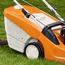 Masina pentru tuns gazonul STIHL RM 650 T autopropulsata latime taiere 48 cm cos 70 l 3.5 CP benzina + ulei motor 10W-30 0.6L + kit mulcire AMK 045 + kit ingrijire si curatare