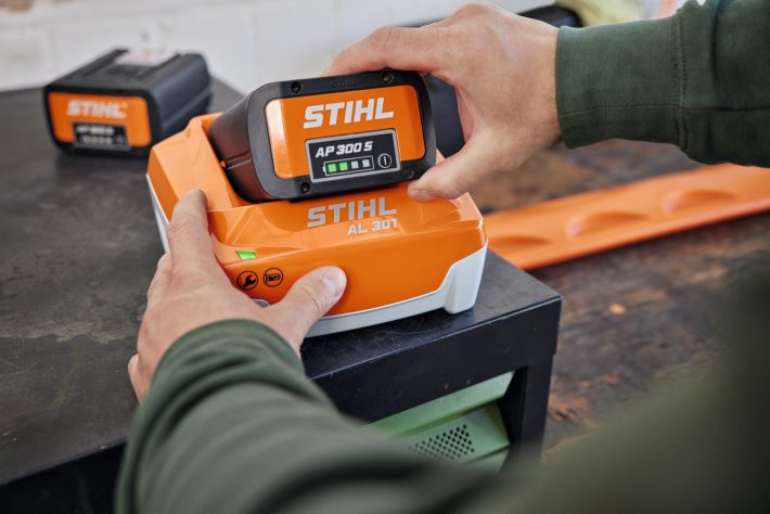 Incarcator rapid Stihl AL 301 compatibil cu acumulatorii STIHL sistem AK AP AR