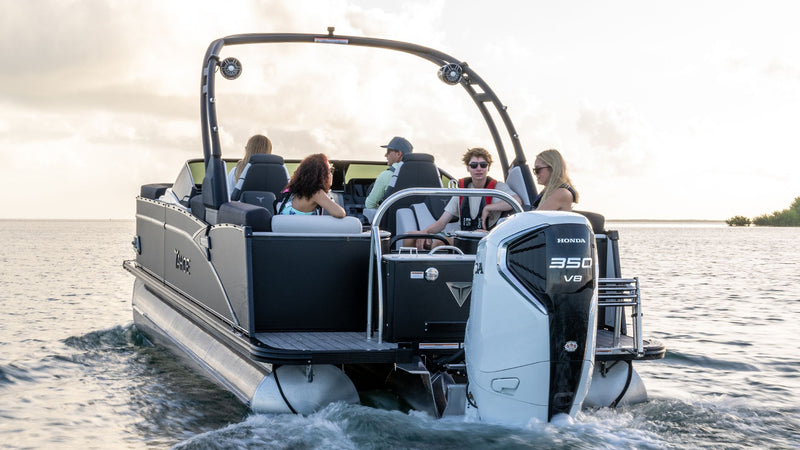 Motor barca Honda BF350 XDU cu mansa cizma lunga DBW 150 CP 4T pornire electrica elice de inox cu 3 aripi port incarcare 70A-ALB NH565 “Grand&nbsp;Prix”