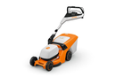 Masina de tuns gazonul pe acumulator STIHL RMA 443 PV autopropulsata latime taiere 41 cm cos colector 52 L sistem AP + incarcator