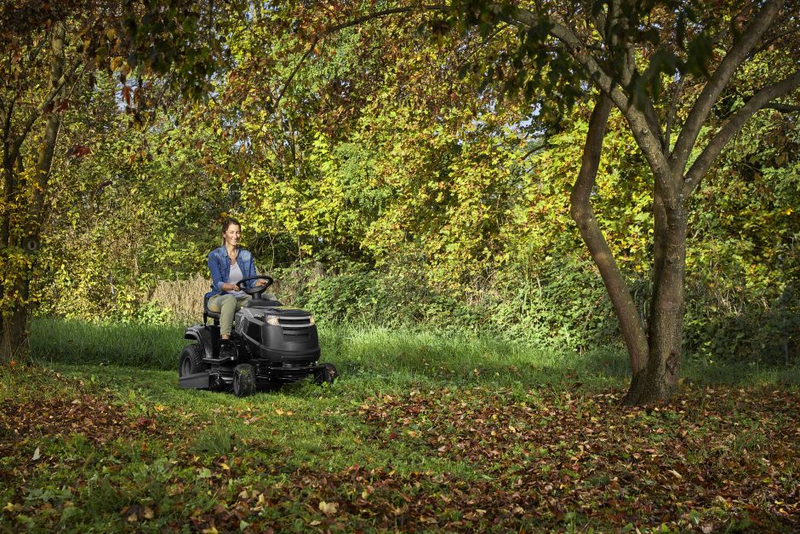 Tractoras de tuns gazon Alpina AT3 98 A putere 6.5 kW benzina 5+1 viteze latime taiere 98 cm 7 trepte taiere acumulator 18 Ah 12V