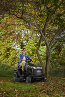 Tractoras de tuns gazon Alpina AT3 98 A putere 6.5 kW benzina 5+1 viteze latime taiere 98 cm 7 trepte taiere acumulator 18 Ah 12V