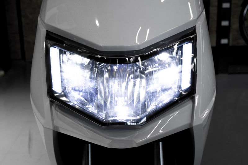 Scuter electric KUBA ECORIDER MQ fara permis viteza maxima 25 km/h autonomie 60 km putere 800W acumulatori 60V/20Ah - culoare gri