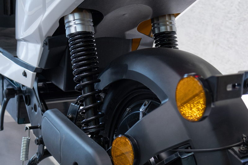 Scuter electric KUBA ECORIDER MQ fara permis viteza maxima 25 km/h autonomie 60 km putere 800W acumulatori 60V/20Ah - culoare gri