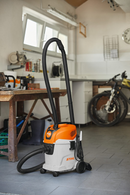 Aspirator STIHL SE 33 electric putere 1400W putere de aspirare 210 mbar recipient 12 L + Set 5 saci