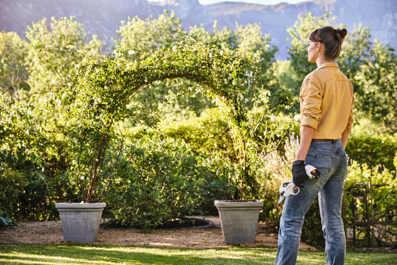 Foarfeca de gradina STIHL ASA 20 cu 2x acumulatori AS 2 si incarcator AL 1 deschidere lama reglabila 25 mm afisaj LCD