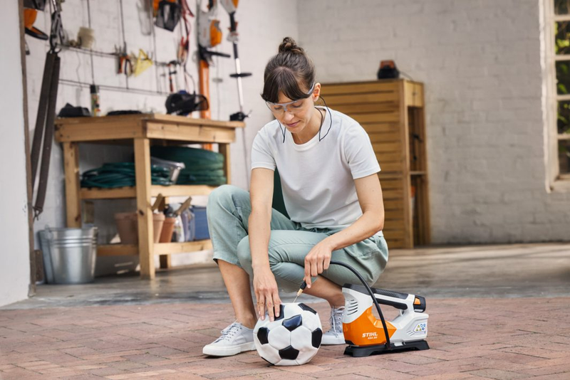 Compresor STIHL KOA 20 fara fir presiune max 10,3 bari sistem AS cu acumulator AS 2 si incarcator AL 1