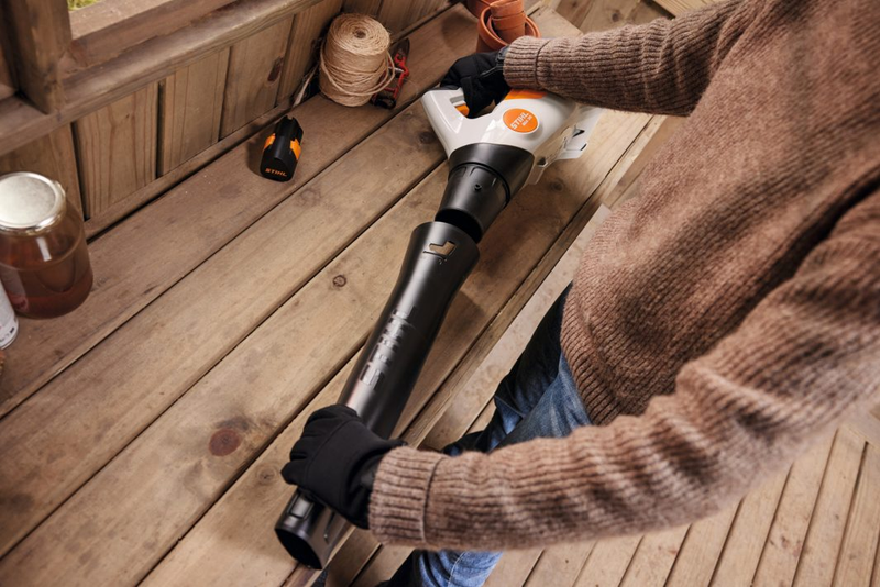 Suflanta STIHL BGA 30.0 fara fir 10.8V sistem AS fara acumulator si incarcator