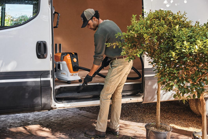 Aspirator umed/uscat STIHL SEA 100.0 L rezervor colectare 12L sistem AP 36V fara acumulator si incarcator