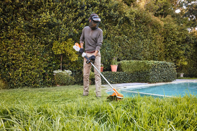 Motocoasa cu acumulator STIHL FSA 110.0 R diametru taiere 381 mm 36V sistem AP fara acumulator si incaracator