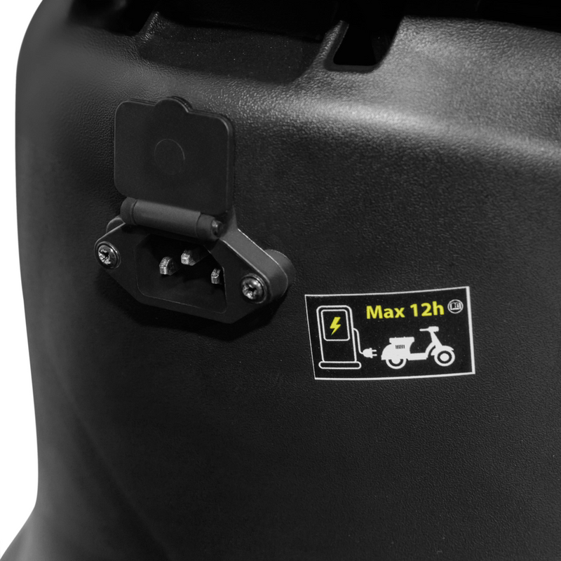 Scuter electric Voltarom VS2 putere 2000 W 20 AH 72V viteza 25 km/h autonomie 60 km fara permis culoare negru