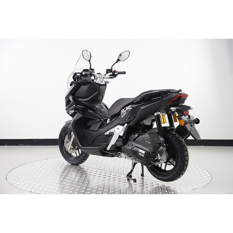 Scuter RDB ADV II motor benzina 4T 125 cmc viteza 95 km/h necesita permis culoare negru