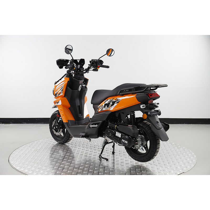 Scuter RDB MT motor 3.3 CP benzina 4T 50 cmc viteza 45 km/h necesita permis culoare rosu