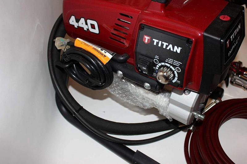 Pompa airless pentru zugravit/vopsit Titan Impact 440 SKID putere 1.03 kW 230V presiune max 221 bar debit 2,2 l/min lungime furtun 30 m