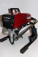 Pompa airless pentru zugravit/vopsit Titan Impact 440 SKID putere 1.03 kW 230V presiune max 221 bar debit 2,2 l/min lungime furtun 30 m