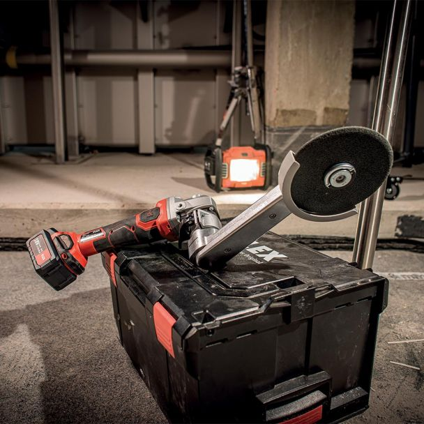 Masina de slefuit cu banda Flex BME 18.0-EC/5.0 Set 504505 cu 2 acumulatori 18 V/5.0Ah, incarcator