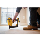 Pistol de batut capse Dewalt DCN681D2 cu 2 acumulatori Li-Ion 18 V/2.0 Ah 12-38 mm capacitate magazie 110 buc