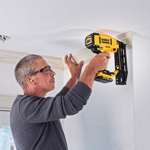 Ciocan de batut cuie Dewalt DCN662N cuie 32-64 mm compatibil cu acumulatori 18 V XR