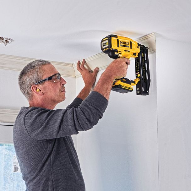 Ciocan de batut cuie Dewalt DCN662N cuie 32-64 mm compatibil cu acumulatori 18 V XR