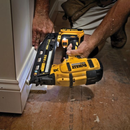 Ciocan de batut cuie Dewalt DCN660P2 cu 2 acumulatori Li-Ion 18 V/ 5.0 Ah cuie 1.6 / 32-63 mm