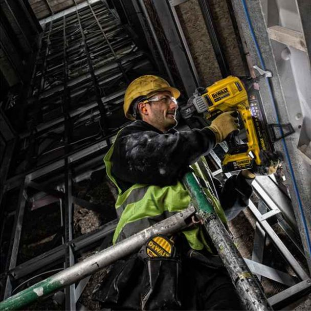 Ciocan de batut cuie in beton Dewalt DCN890N compatibil cu acumulatori Li-Ion 18 V XR cuie 2.6 - 3.7 / 13-57 mm