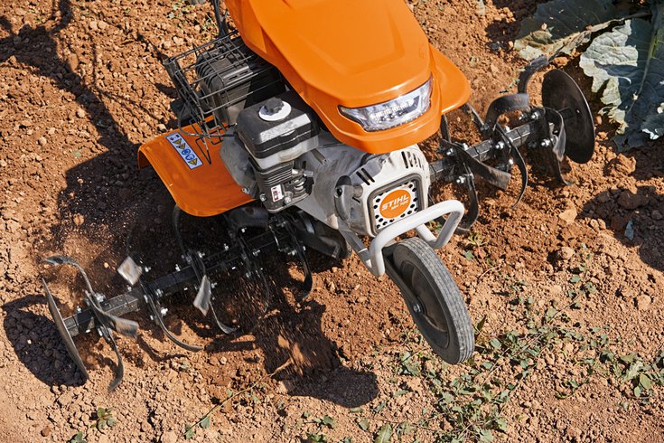 Motosapa STIHL MH 700 motor 7 CP benzina 2+1 viteze latime lucru 98-121 cm freze roti cauciuc 4.00x8" roti metal rarita reglabila 4l ulei