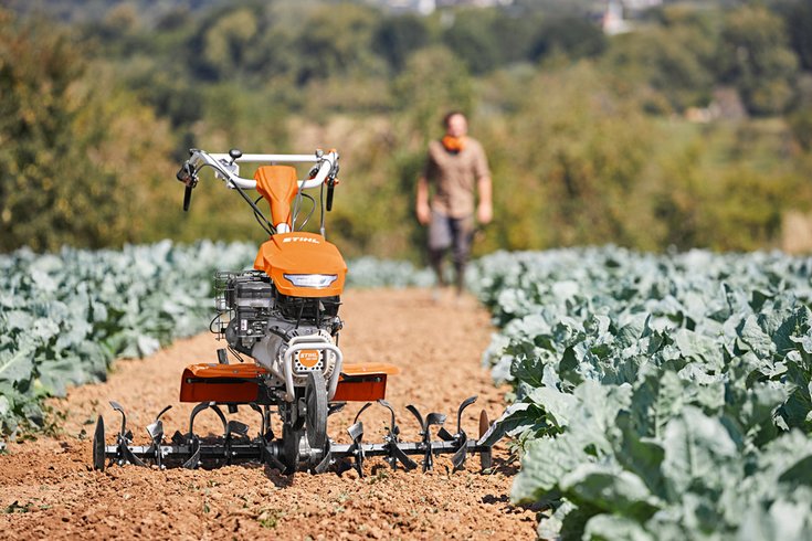 Motosapa STIHL MH 700 motor 7 CP benzina 2+1 viteze latime lucru 98-121 cm freze roti cauciuc 4.00x8" roti metal plug arat rarita reglabila plug cartofi cultivator plug reversibil 4l ulei