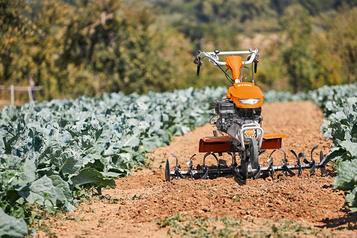 Motosapa STIHL MH 700 motor 7 CP benzina 2+1 viteze latime lucru 98-121 cm freze roti cauciuc 4.00x8" roti metal rarita reglabila plug cartofi cultivator 4l ulei