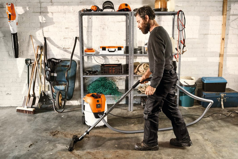 Aspirator STIHL SE 62 electric putere 1400 W putere de aspirare 210 mbar debit 3600 l/min