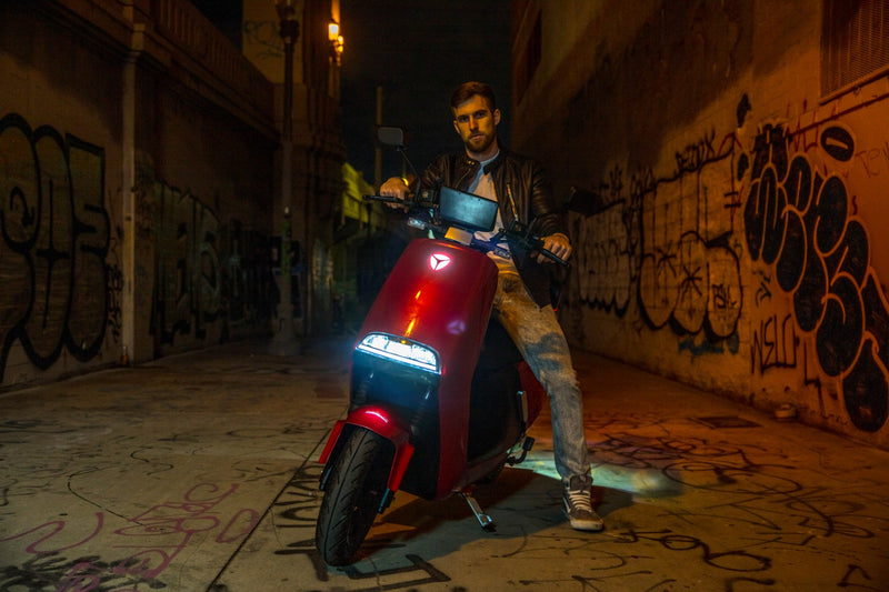 Scuter electric Ztech ZT-21 G5 ECO GRAPHENE autonomie 65 Km viteza maxima 45 km/h putere 2400W acumulator 20Ah/72V-Negru
