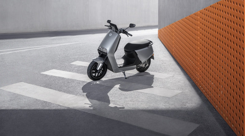 Scuter electric Ztech ZT-21 G5 ECO autonomie 65 Km viteza maxima 45 km/h putere 2400W acumulator 20Ah/72V-Alb