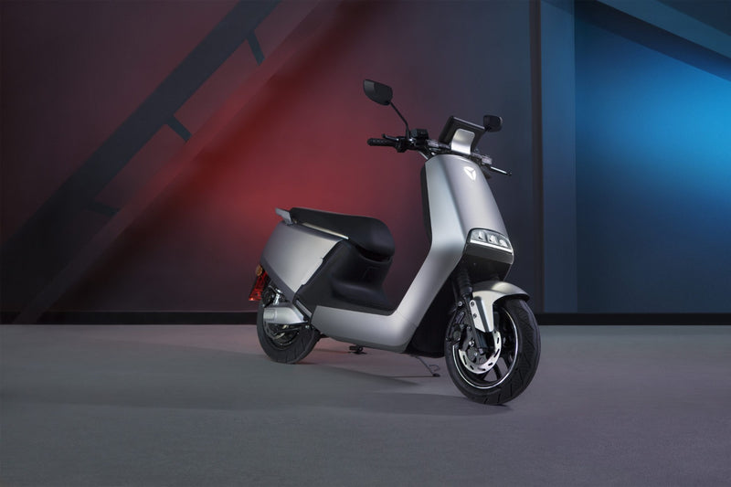 Scuter electric Ztech ZT-21 G5 ECO autonomie 65 Km viteza maxima 45 km/h putere 2400W acumulator 20Ah/72V-Alb