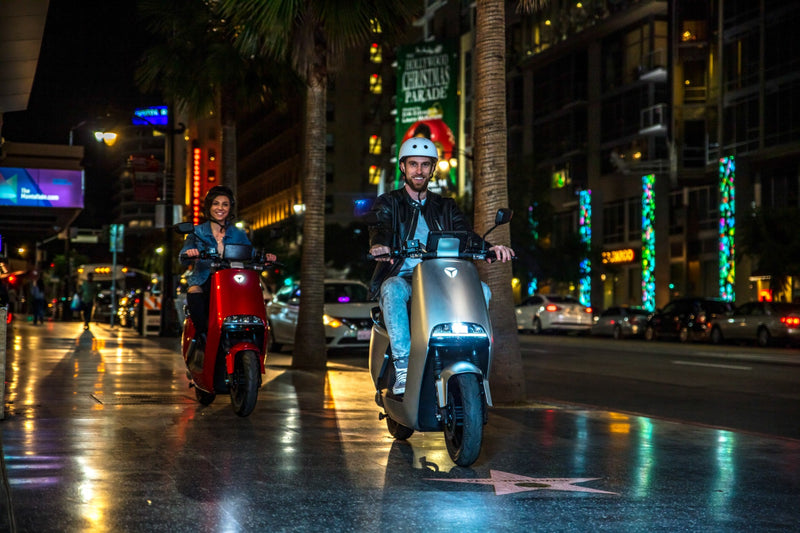 Scuter electric Ztech ZT-21 G5 ECO autonomie 65 Km viteza maxima 45 km/h putere 2400W acumulator 20Ah/72V-Alb