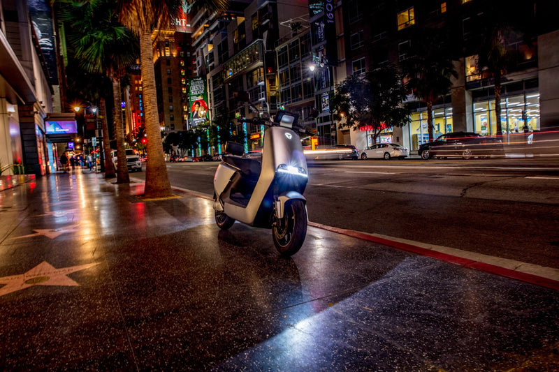 Scuter electric Ztech ZT-21 G5 ECO autonomie 65 Km viteza maxima 45 km/h putere 2400W acumulator 20Ah/72V-Argintiu